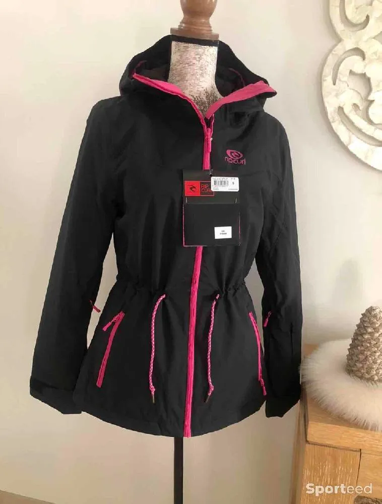 Belle veste femme de ski waterproof RIPCURL neuf Ajouté le : 11/11/2023