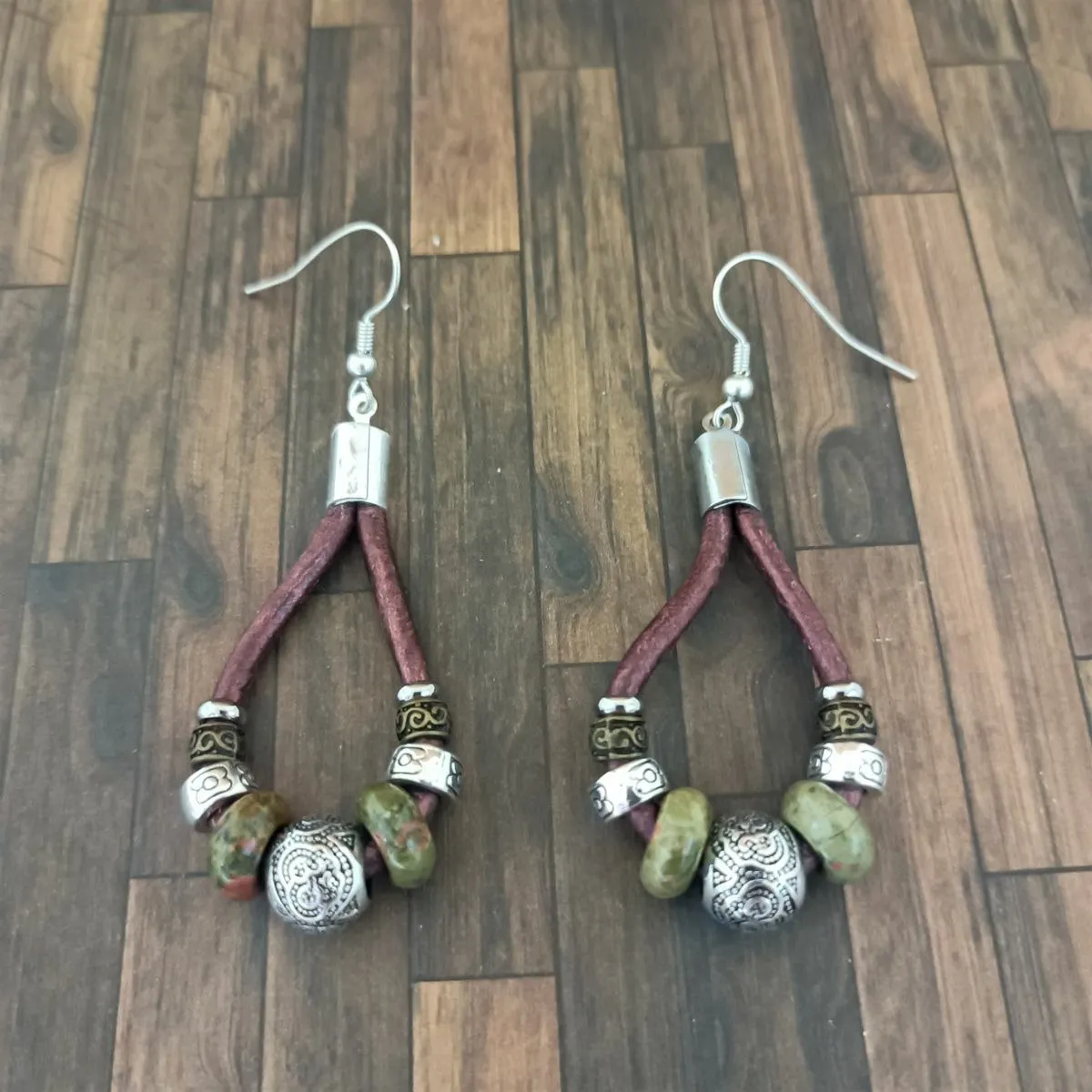 Boucles d'oreilles cuir et pierres naturelles 2