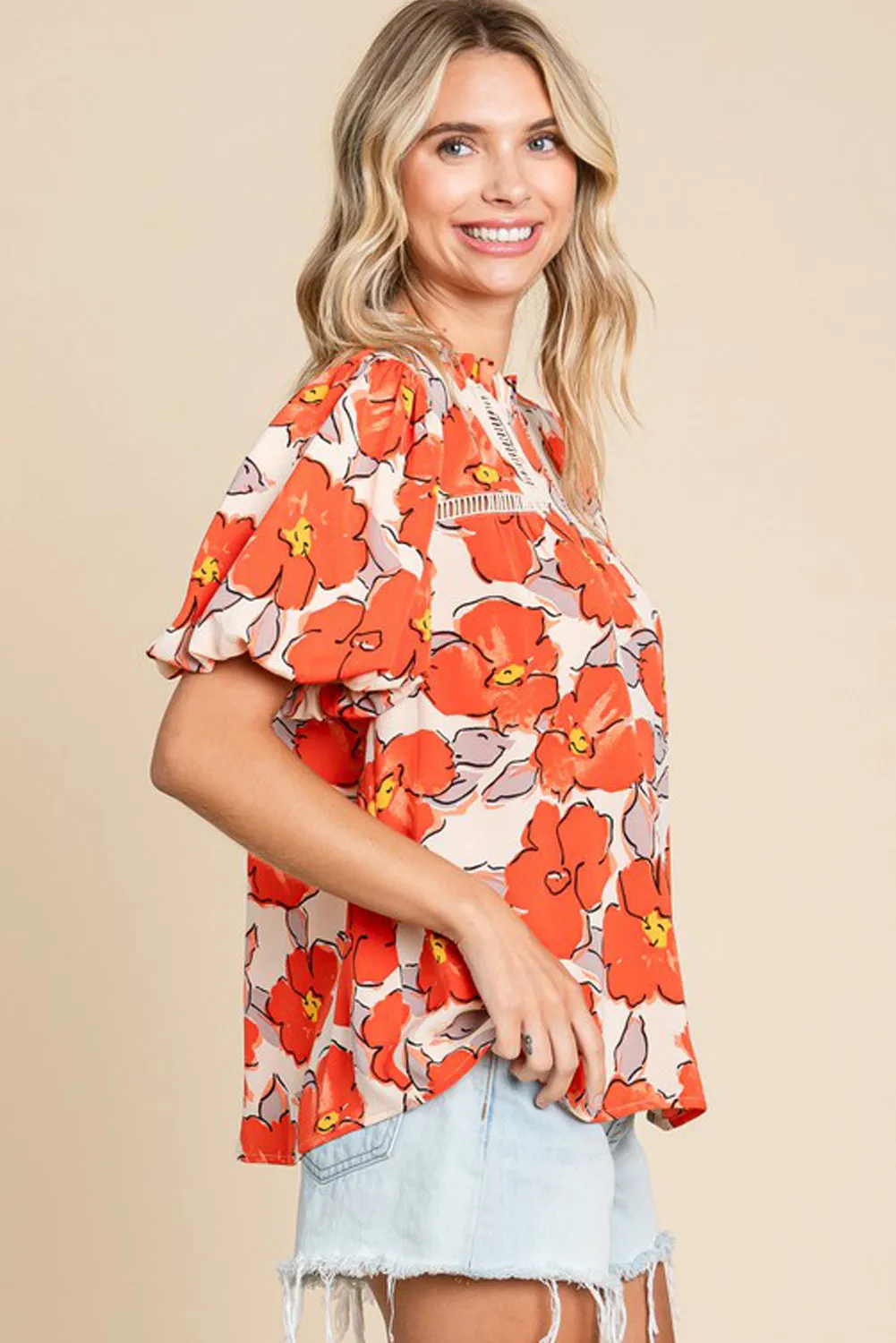 Chemisier ample orange à manches bouffantes et col volanté et motif floral