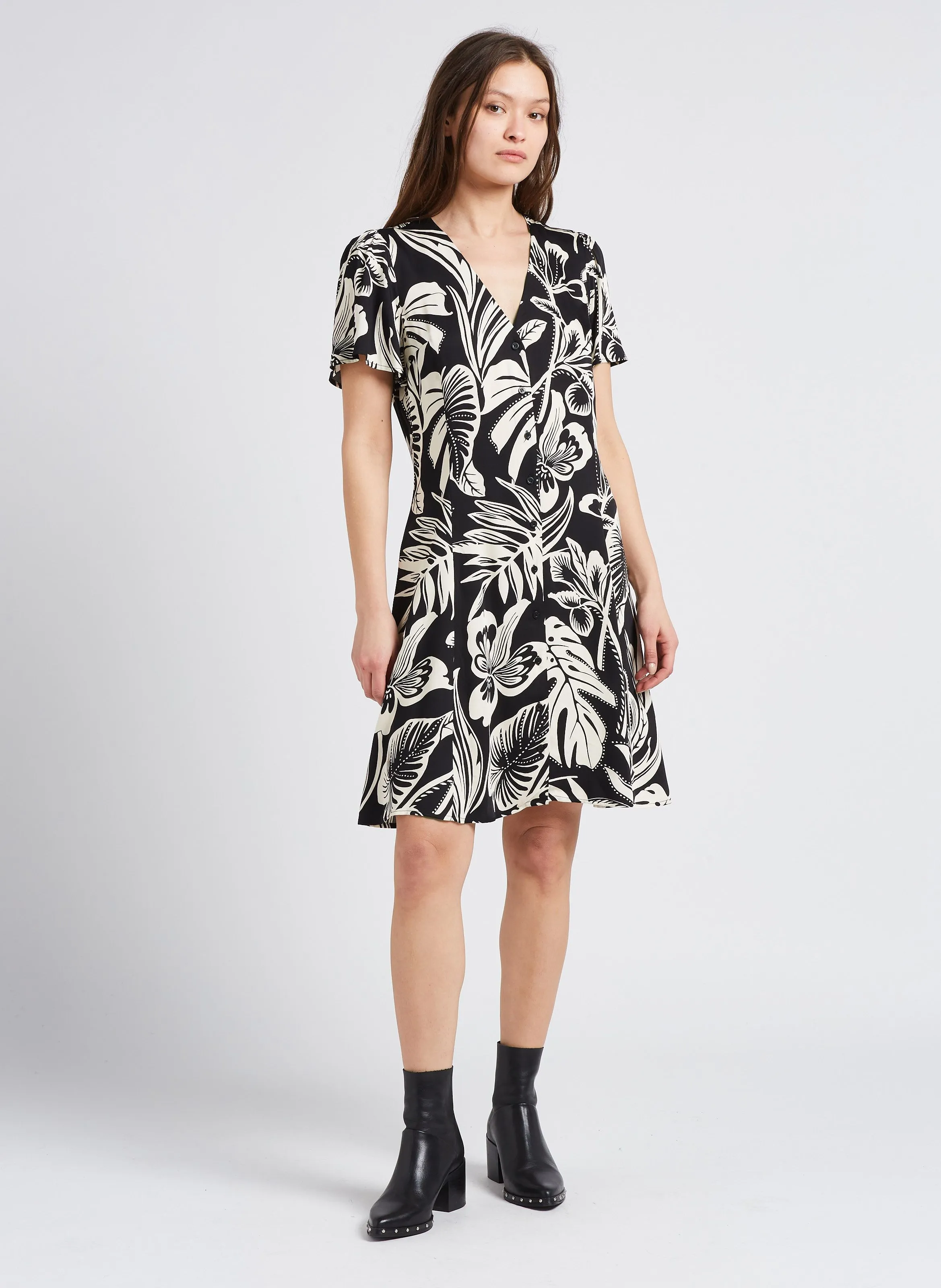 ROBE COURTE AJUSTéE à COL V - IKKS pour FEMME | Printemps