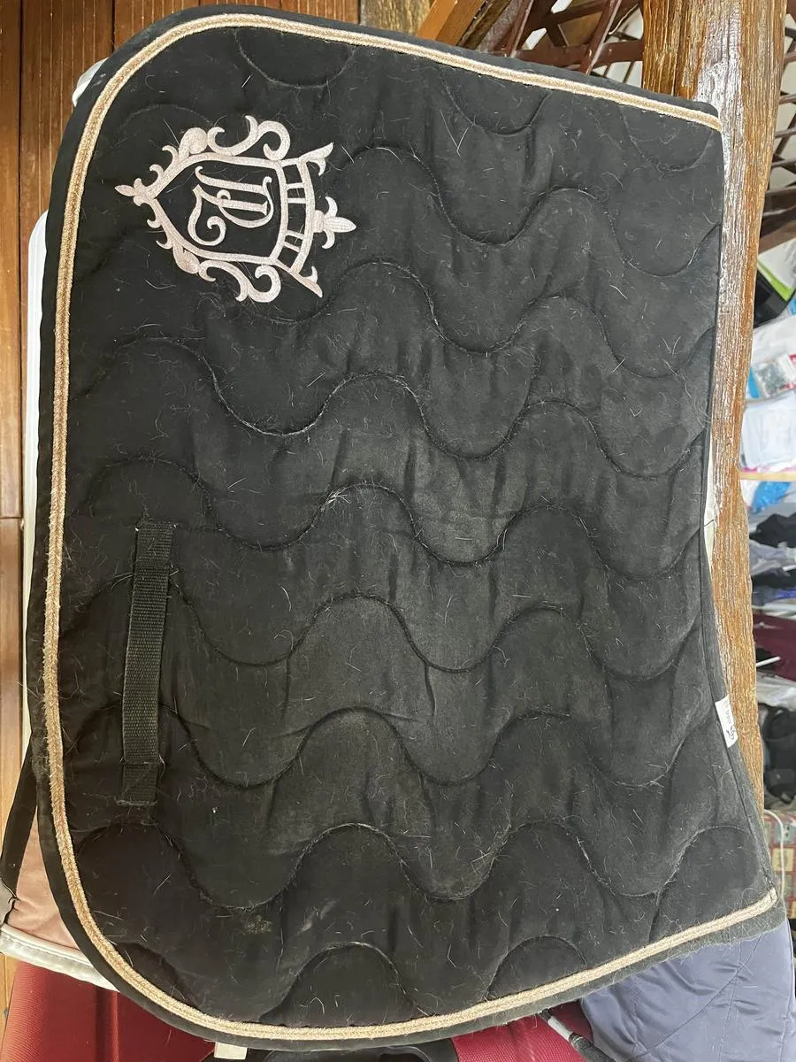 Tapis Pénélope noir et rose
